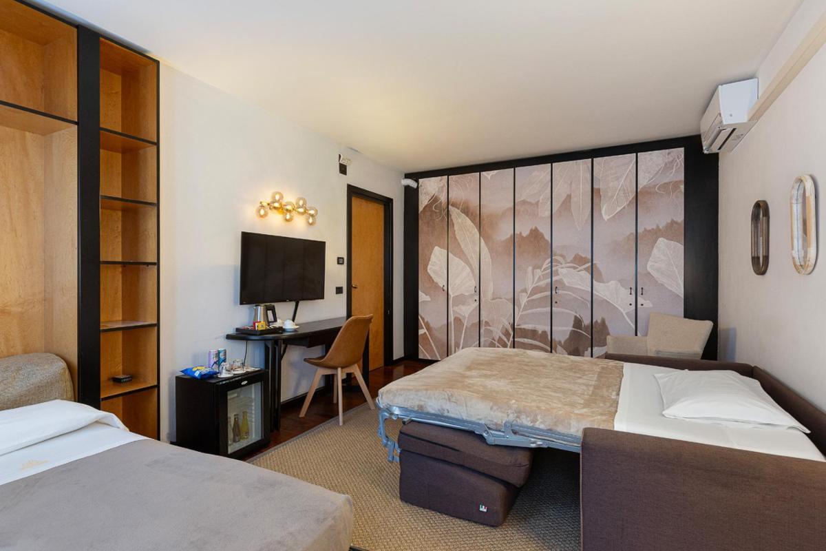 Hotel Ancora แวร์บาเนีย ภายนอก รูปภาพ